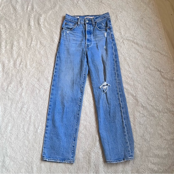Levi’s premium denim ribcage straight ankle jean - Picture 2 of 12